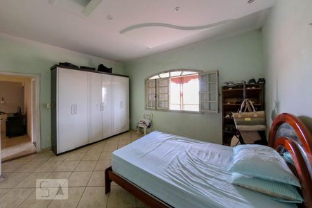 Casa à venda com 200m², 6 quartos e 3 vagasQuarto Suíte 2