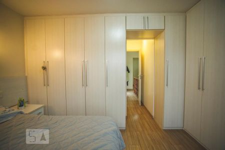 Casa à venda com 250m², 4 quartos e 2 vagasSuíte 1 - Armários