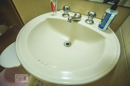 Casa à venda com 250m², 4 quartos e 2 vagasBanheiro Suíte 2 - Torneira