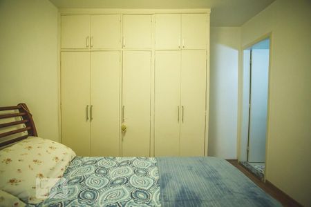 Casa à venda com 250m², 4 quartos e 2 vagasSuíte 2 - Armários