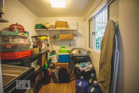 Casa à venda com 250m², 4 quartos e 2 vagasQuarto de Serviço