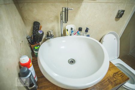 Casa à venda com 250m², 4 quartos e 2 vagasBanheiro - Suíte 1 - Torneira