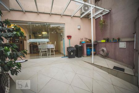 Casa à venda com 250m², 4 quartos e 2 vagasQuintal