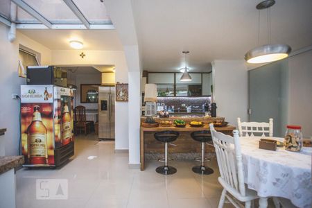 Casa à venda com 250m², 4 quartos e 2 vagasCozinha