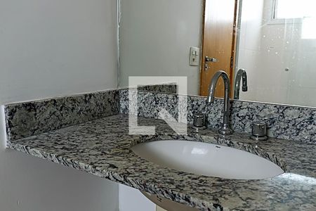 Apartamento à venda com 84m², 3 quartos e 2 vagas Apartamento à venda com 84m², 3 quartos e 2 vagasBanheiro social - Pia