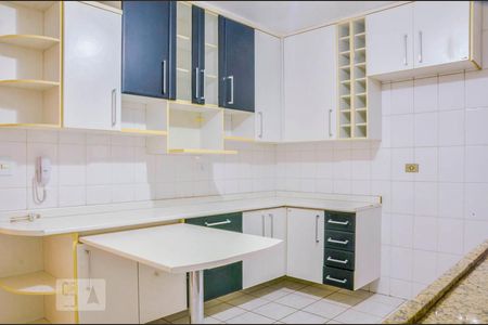 Cozinha de casa para alugar com 2 quartos, 95m² em Vila Pereira Barreto, São Paulo