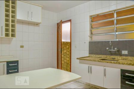 Cozinha de casa para alugar com 2 quartos, 95m² em Vila Pereira Barreto, São Paulo