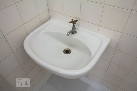 Detalhe banheiro de kitnet/studio para alugar com 1 quarto, 55m² em Campos Elíseos, São Paulo