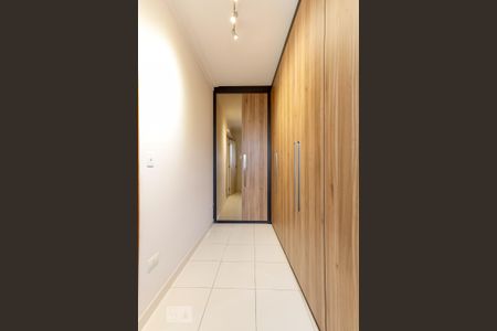 Casa à venda com 235m², 3 quartos e 4 vagas Casa à venda com 235m², 3 quartos e 4 vagasCloset da Suíte 2