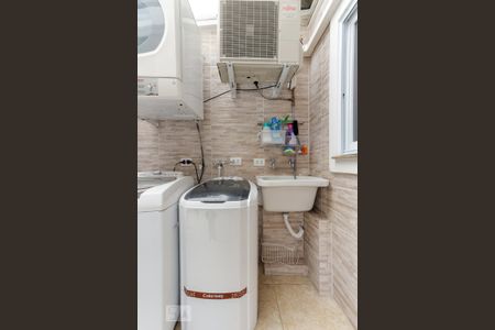 Casa à venda com 235m², 3 quartos e 4 vagas Casa à venda com 235m², 3 quartos e 4 vagasÁrea de Serviço