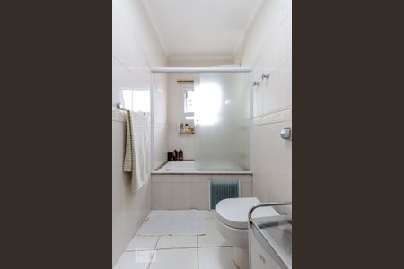 Casa à venda com 235m², 3 quartos e 4 vagas Casa à venda com 235m², 3 quartos e 4 vagasBanheiro da Suíte 1