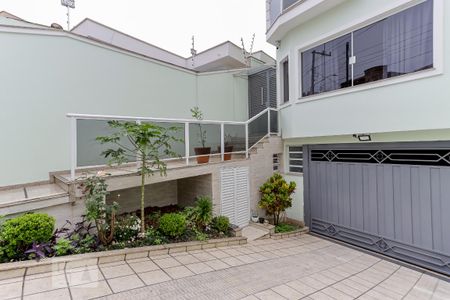 Casa à venda com 235m², 3 quartos e 4 vagas Casa à venda com 235m², 3 quartos e 4 vagasGaragem