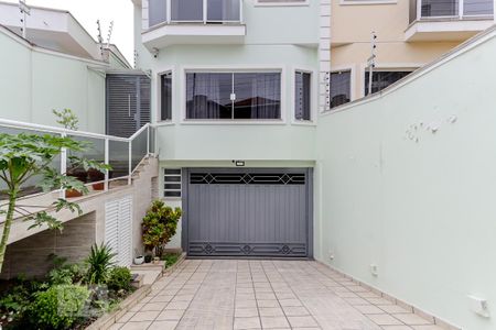 Casa à venda com 235m², 3 quartos e 4 vagas Casa à venda com 235m², 3 quartos e 4 vagasGaragem