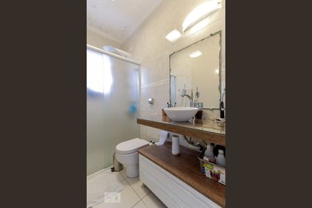 Casa à venda com 235m², 3 quartos e 4 vagas Casa à venda com 235m², 3 quartos e 4 vagasBanheiro da Suíte 2
