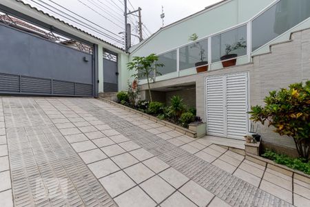 Casa à venda com 235m², 3 quartos e 4 vagas Casa à venda com 235m², 3 quartos e 4 vagasGaragem