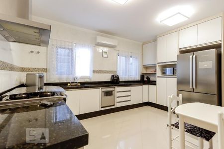 Casa à venda com 235m², 3 quartos e 4 vagas Casa à venda com 235m², 3 quartos e 4 vagasCozinha