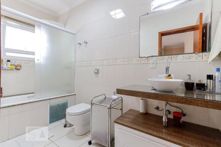 Casa à venda com 235m², 3 quartos e 4 vagas Casa à venda com 235m², 3 quartos e 4 vagasBanheiro da Suíte 1