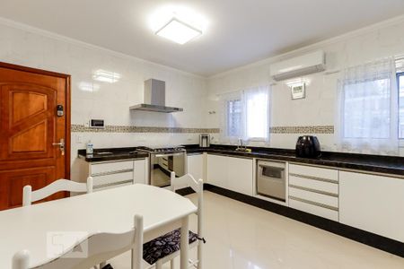 Casa à venda com 235m², 3 quartos e 4 vagas Casa à venda com 235m², 3 quartos e 4 vagasCozinha