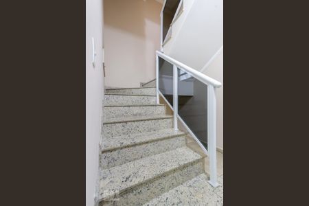 Casa à venda com 235m², 3 quartos e 4 vagas Casa à venda com 235m², 3 quartos e 4 vagasEscadas Garagem