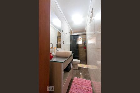 Casa à venda com 130m², 4 quartos e 2 vagasBanheiro social 1