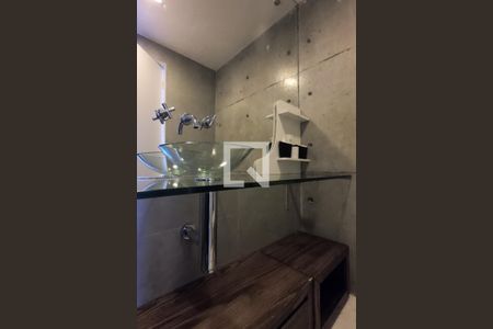 Banheiro de apartamento à venda com 1 quarto, 70m² em Vila Suzana, São Paulo