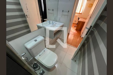 Banheiro de apartamento para alugar com 2 quartos, 50m² em Jacarepaguá, Rio de Janeiro