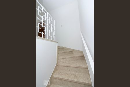 Casa para alugar com 163m², 2 quartos e 1 vagaEscada - Acesso piso superior