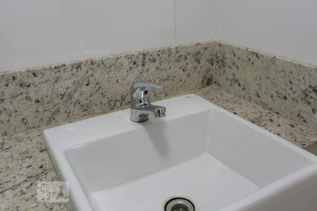 Banheiro da Suíte de apartamento à venda com 2 quartos, 51m² em Savassi, Belo Horizonte