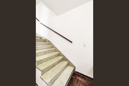 Escada para Dormitórios de casa à venda com 3 quartos, 81m² em Vila Sonia, São Paulo