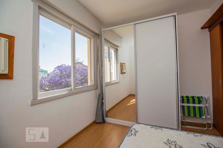 Quarto  de apartamento à venda com 1 quarto, 38m² em Vila Ipiranga, Porto Alegre
