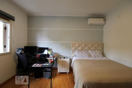 Casa à venda com 263m², 4 quartos e 3 vagas Casa à venda com 263m², 4 quartos e 3 vagasQuarto 1