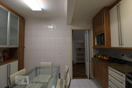 Casa à venda com 263m², 4 quartos e 3 vagas Casa à venda com 263m², 4 quartos e 3 vagasCozinha