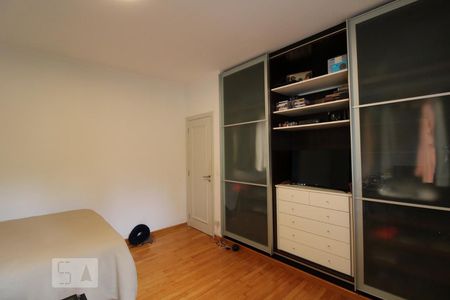 Casa à venda com 263m², 4 quartos e 3 vagas Casa à venda com 263m², 4 quartos e 3 vagasQuarto 1