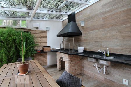 Casa à venda com 263m², 4 quartos e 3 vagas Casa à venda com 263m², 4 quartos e 3 vagasÁrea Externa