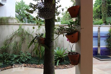 Casa à venda com 263m², 4 quartos e 3 vagas Casa à venda com 263m², 4 quartos e 3 vagasÁrea Externa