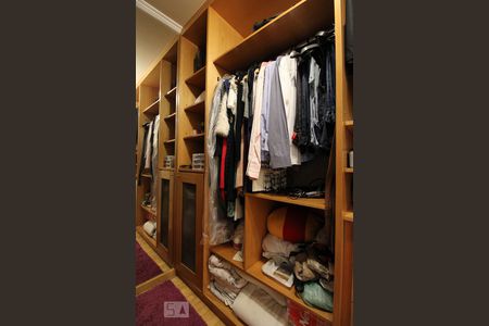 Casa à venda com 263m², 4 quartos e 3 vagas Casa à venda com 263m², 4 quartos e 3 vagasCloset