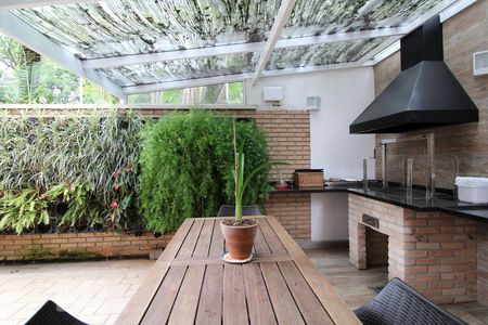 Casa à venda com 263m², 4 quartos e 3 vagas Casa à venda com 263m², 4 quartos e 3 vagasÁrea Externa