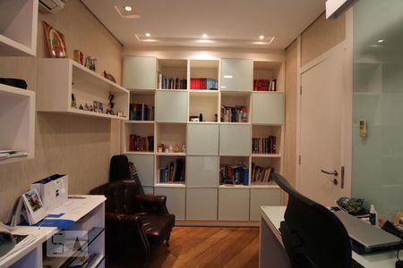 Casa à venda com 263m², 4 quartos e 3 vagas Casa à venda com 263m², 4 quartos e 3 vagasEscritório