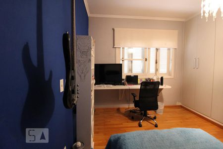 Casa à venda com 263m², 4 quartos e 3 vagas Casa à venda com 263m², 4 quartos e 3 vagasQuarto 2