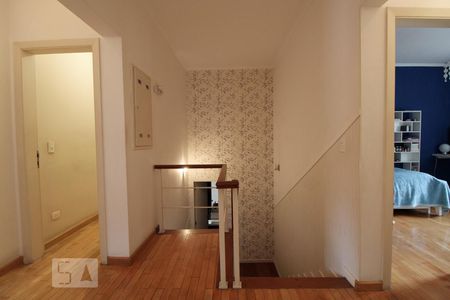 Casa à venda com 263m², 4 quartos e 3 vagas Casa à venda com 263m², 4 quartos e 3 vagasHall