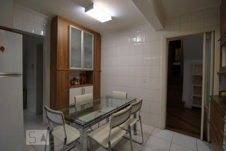 Casa à venda com 263m², 4 quartos e 3 vagas Casa à venda com 263m², 4 quartos e 3 vagasCozinha