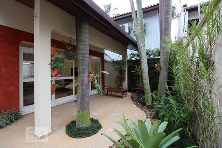 Casa à venda com 263m², 4 quartos e 3 vagas Casa à venda com 263m², 4 quartos e 3 vagasÁrea Externa