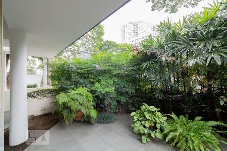 Casa à venda com 220m², 3 quartos e 3 vagas Casa à venda com 220m², 3 quartos e 3 vagasQuintal