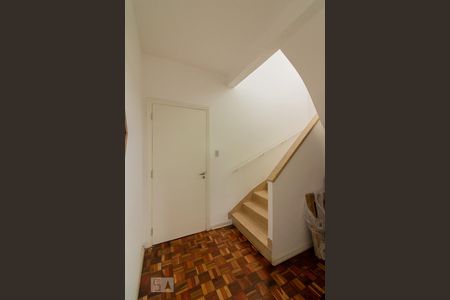 Escada de casa à venda com 3 quartos, 220m² em Planalto Paulista, São Paulo