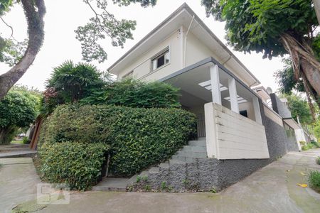 Casa à venda com 220m², 3 quartos e 3 vagas Casa à venda com 220m², 3 quartos e 3 vagasFachada