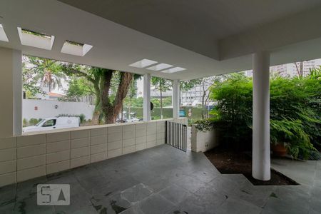 Casa à venda com 220m², 3 quartos e 3 vagas Casa à venda com 220m², 3 quartos e 3 vagasQuintal