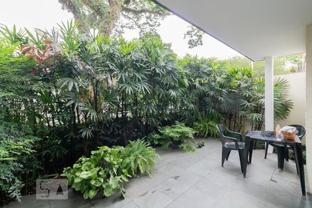 Casa à venda com 220m², 3 quartos e 3 vagas Casa à venda com 220m², 3 quartos e 3 vagasQuintal