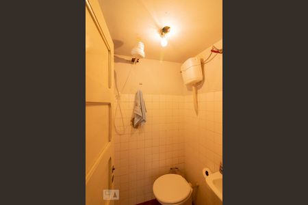 Casa à venda com 220m², 3 quartos e 3 vagas Casa à venda com 220m², 3 quartos e 3 vagasBanheiro de Serviço