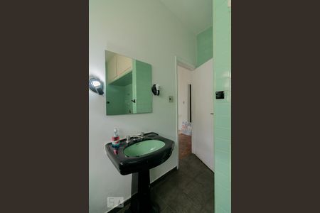 Casa à venda com 220m², 3 quartos e 3 vagas Casa à venda com 220m², 3 quartos e 3 vagasBanheiro