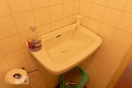 Casa à venda com 220m², 3 quartos e 3 vagas Casa à venda com 220m², 3 quartos e 3 vagasBanheiro de Serviço